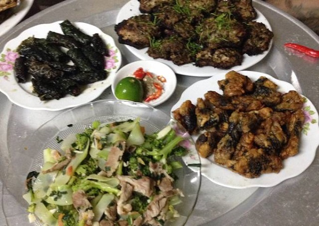 Mơ ăn thịt rắn hổ mang