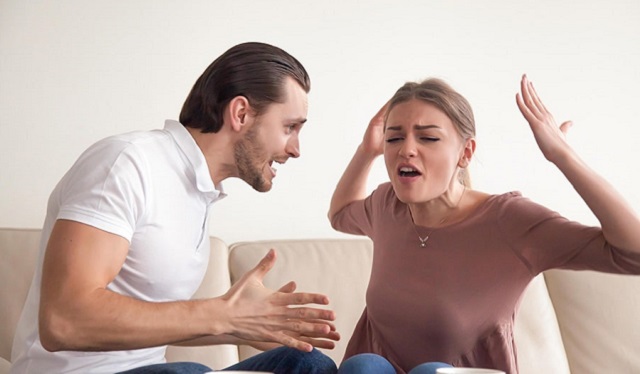 Trong mơ 2 vợ chồng đánh nhau dẫn đến ly thân Trong mơ 2 vợ chồng đánh nhau dẫn đến ly thân