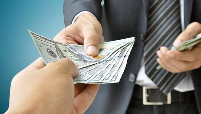 Điềm báo khi mơ thấy được cho tiền tốt hay xấu?