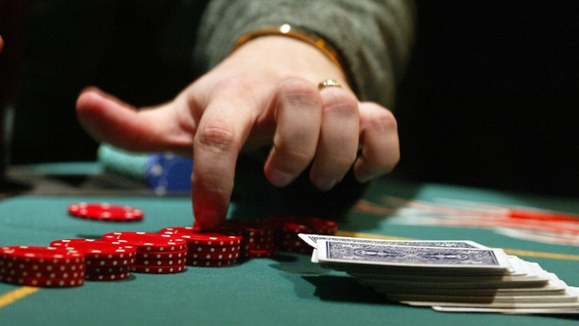 Học cách đọc bài của đối thủ khi đánh Poker