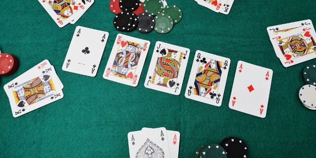 Hướng dẫn nhanh cách chơi poker cơ bản