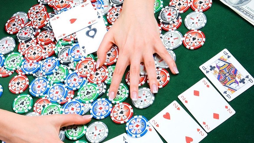 Người chơi poker cần tập trung và kiểm soát cảm xúc
